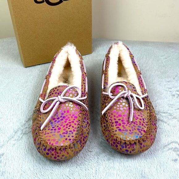 UGG DAKOTA SPOTS GIRLS NWT - Picture 2 of 6
